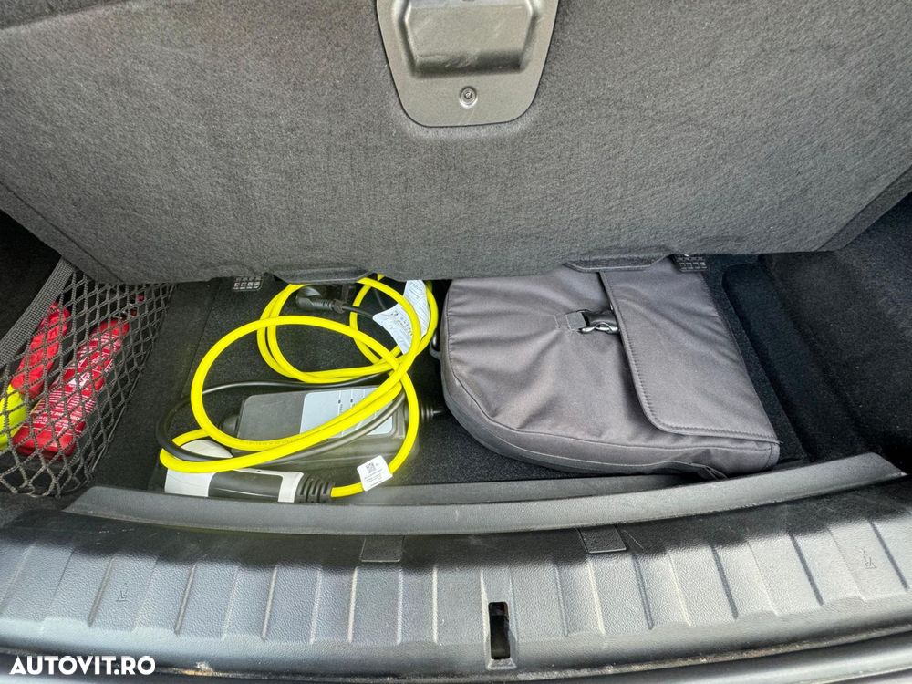 BMW Seria 3 330e AT PHEV - 34