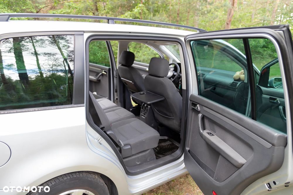 Volkswagen Touran 2.0 TDI DSG Highline - 21