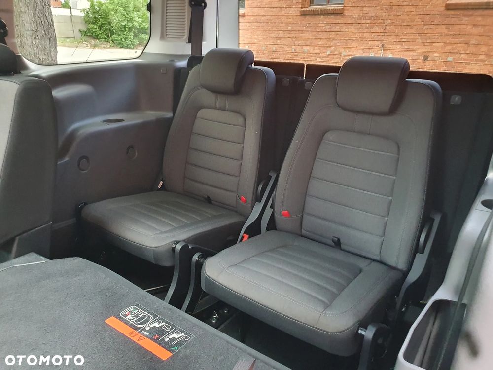 Ford Tourneo Connect Grand - 16