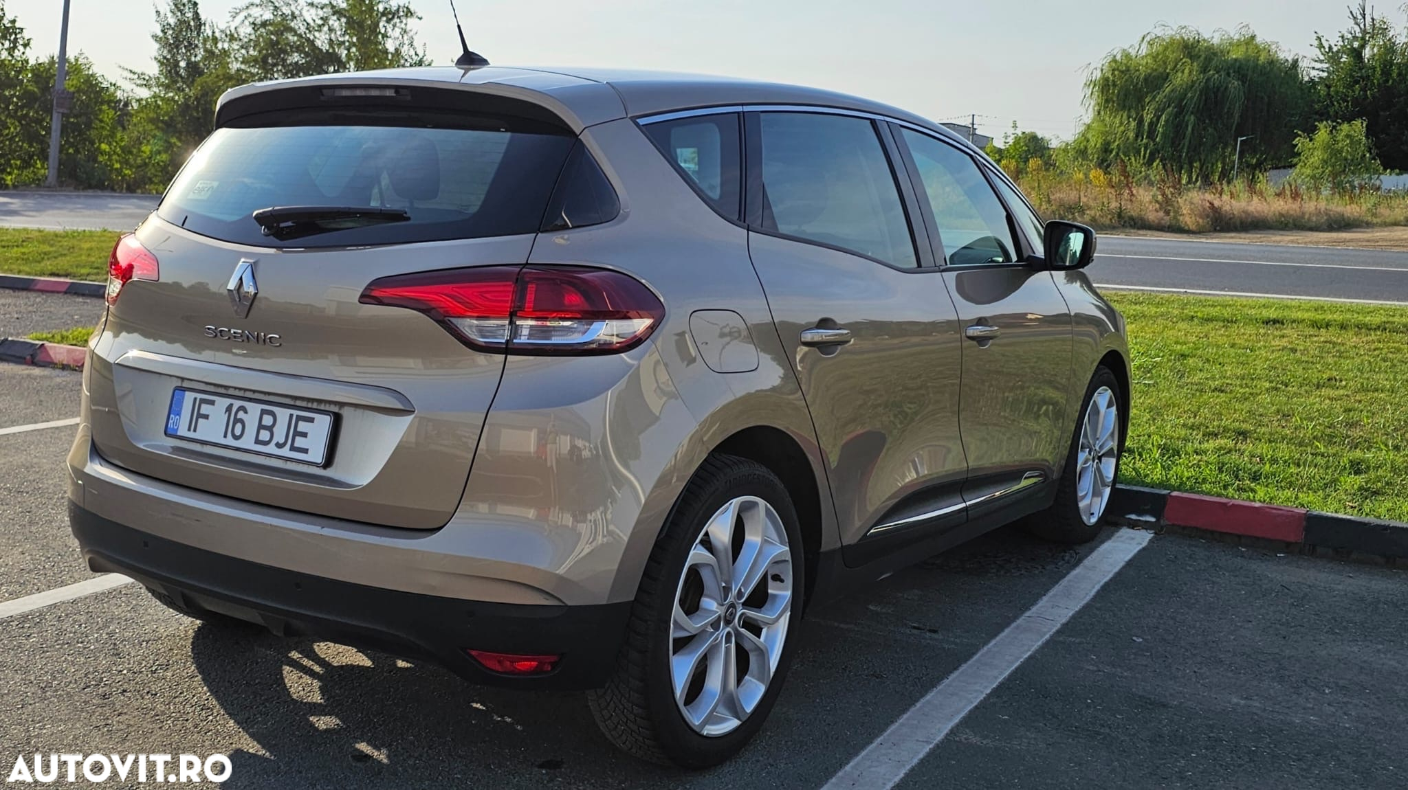 Renault Scenic BLUE dCi 120 LIMITED - 7