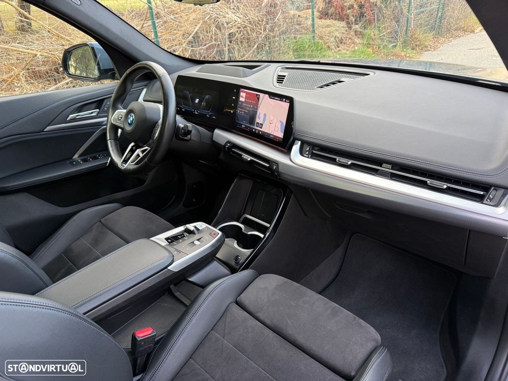 BMW iX1 eDrive20 Pack Desportivo M - 30