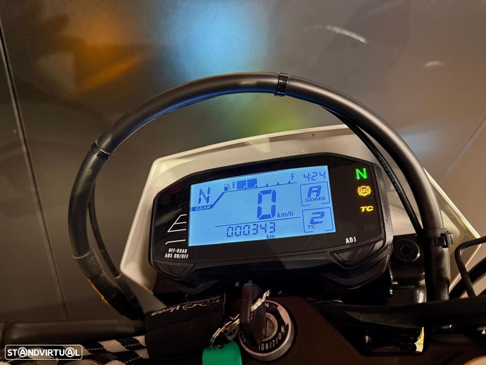 Suzuki DR - 16