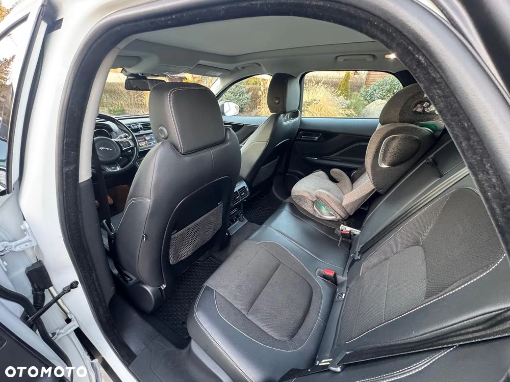 Jaguar F-Pace 2.0 i4P AWD R-Sport - 27
