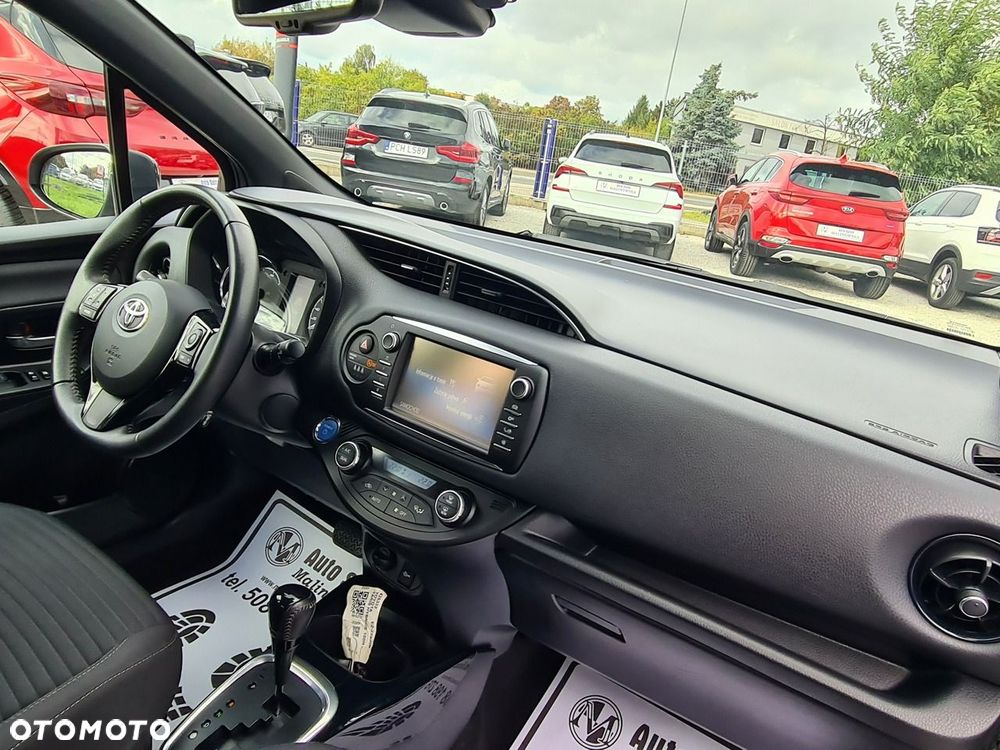 Toyota Yaris Hybrid 100 Premium - 33