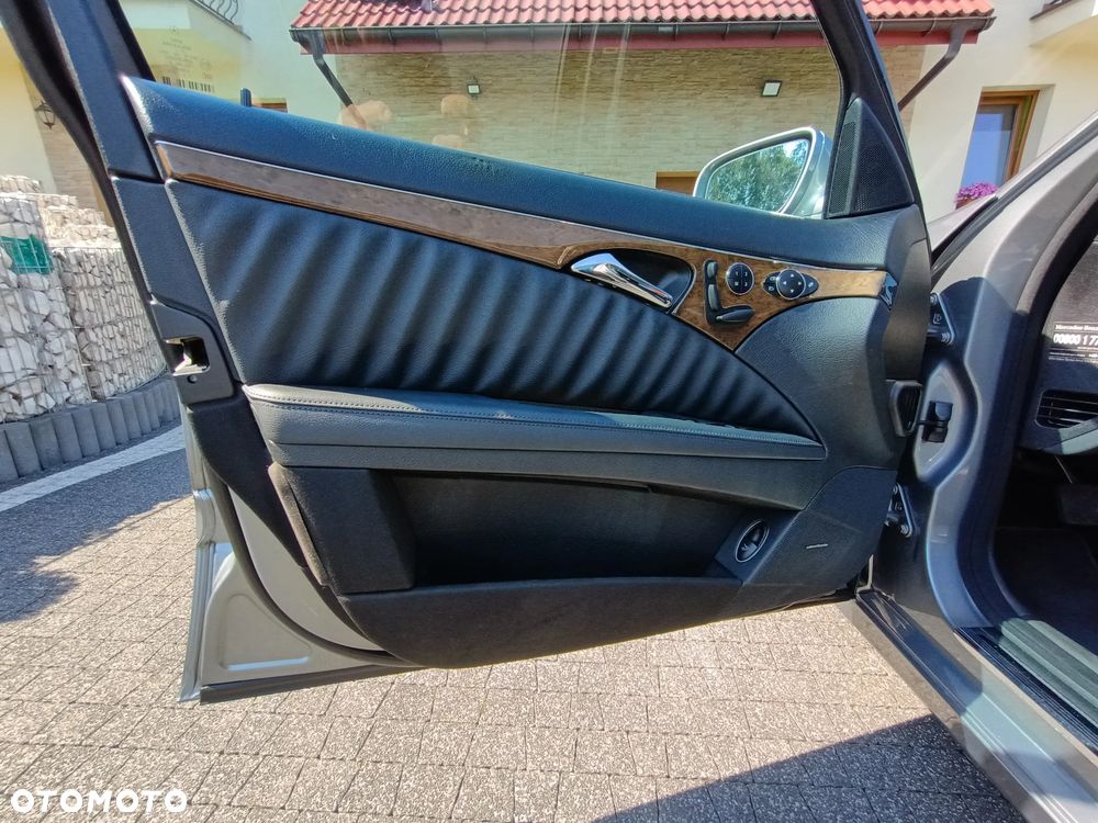 Mercedes-Benz Klasa E 300 BLUETEC Avantgarde - 27