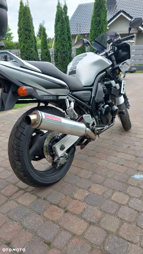 Yamaha FZS - 6