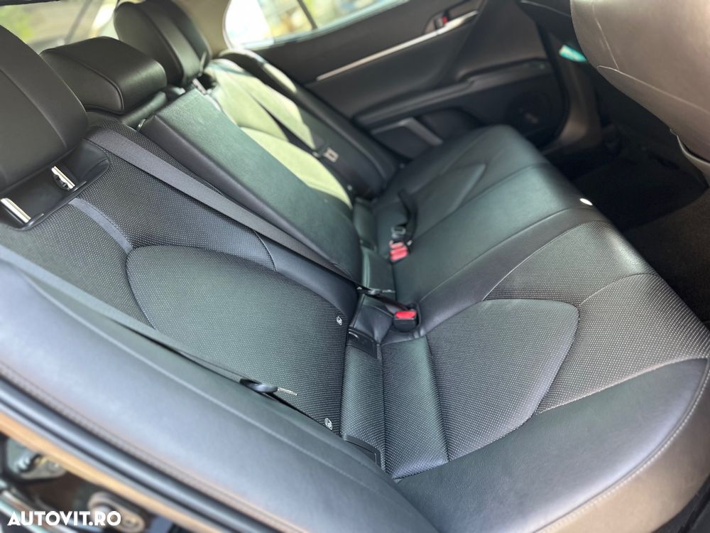 Toyota Camry Luxury - 7