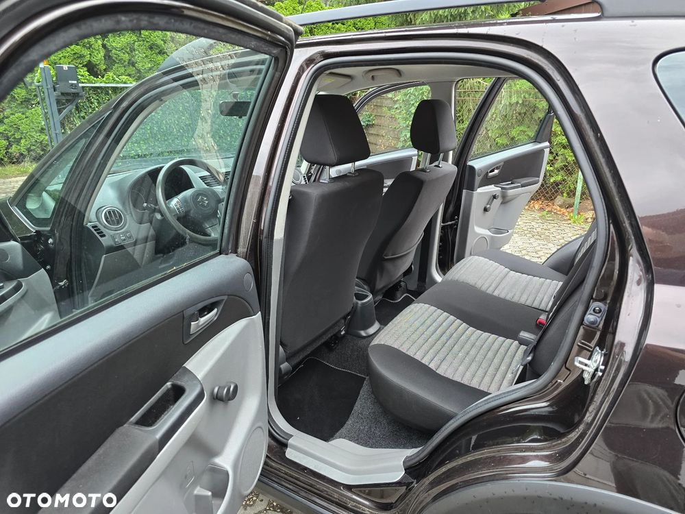 Suzuki SX4 1.6 Comfort Plus - 9
