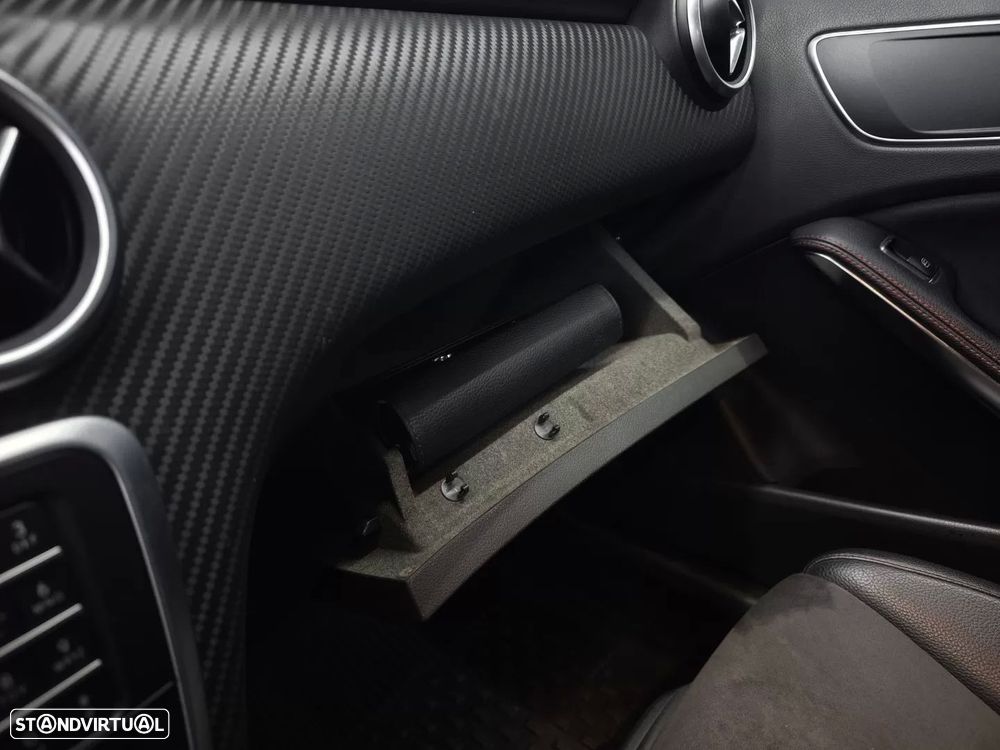 Mercedes-Benz A 180 d AMG Line - 39