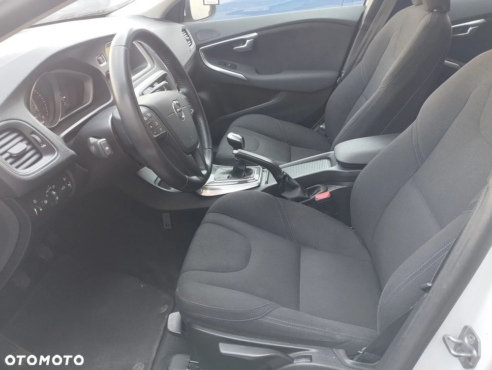 Volvo V40 T2 Momentum - 13