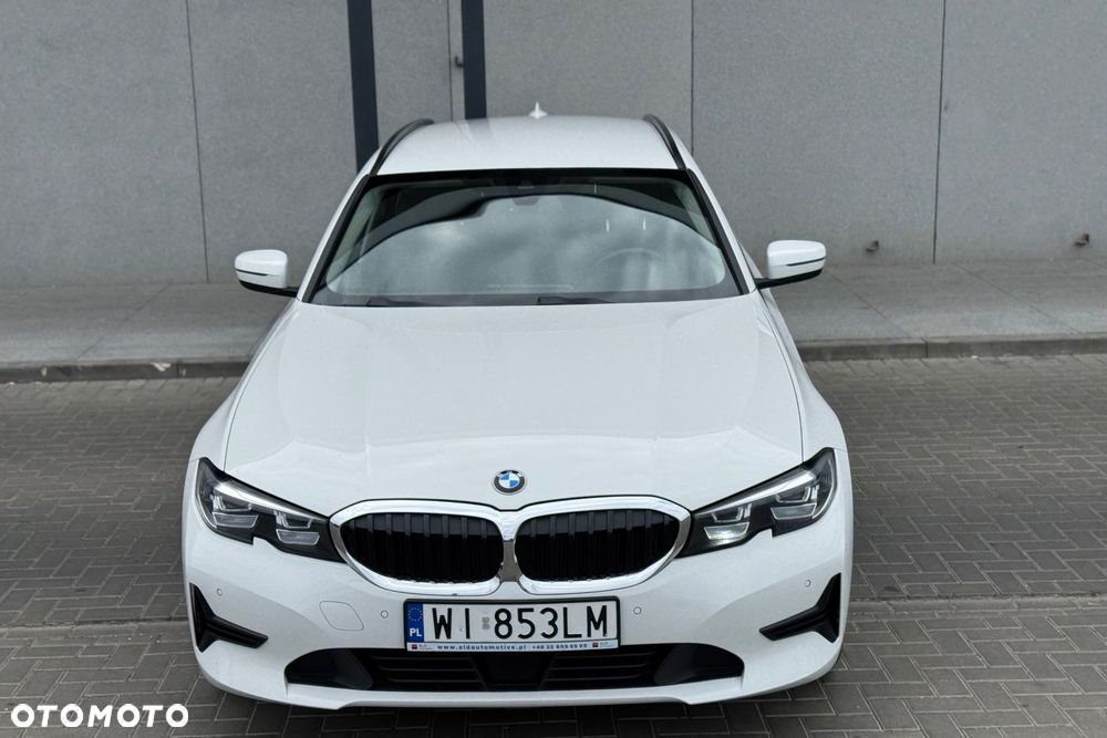BMW Seria 3 318d mHEV - 8