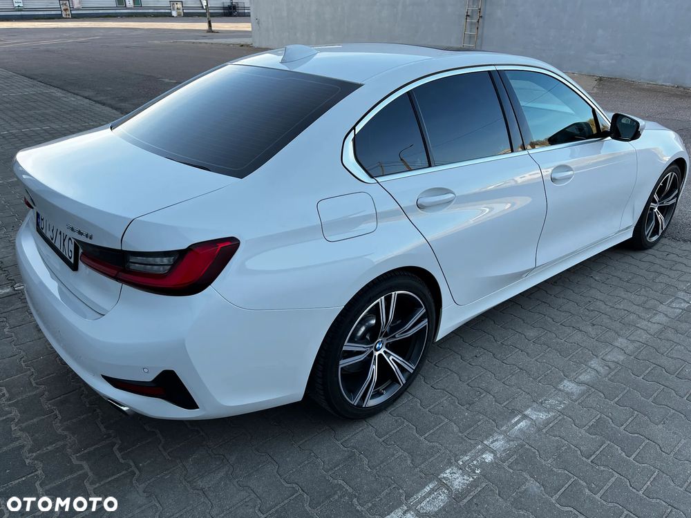 BMW Seria 3 330i Sport Line - 3