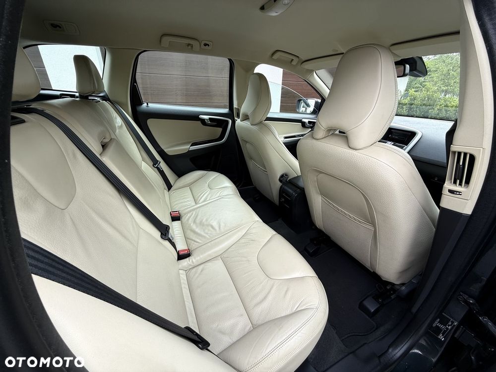 Volvo XC 60 DRIVe Momentum - 22