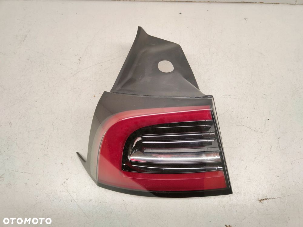 tesla 3 lift lampa tylna lewa + klapka ładowania - 3
