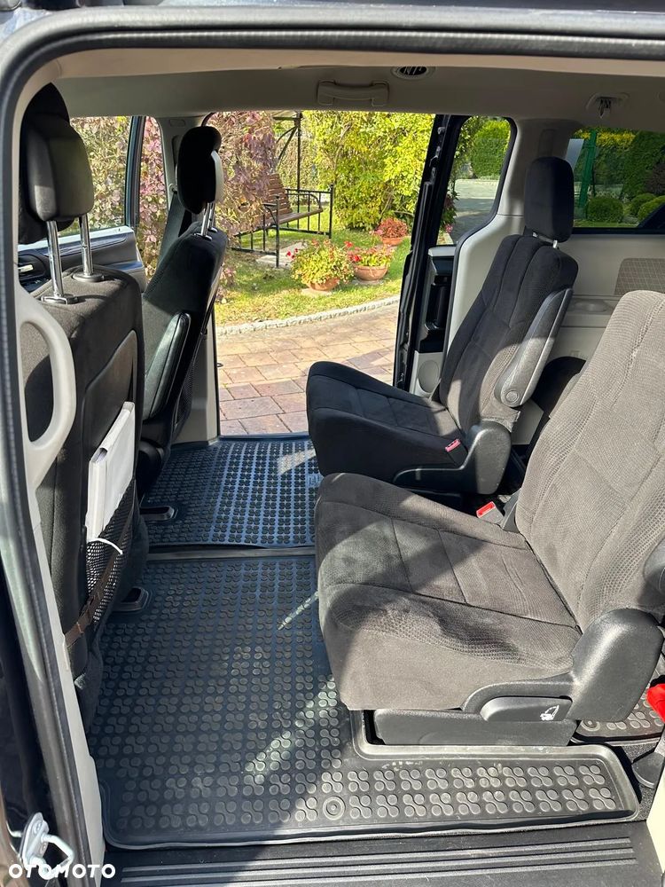 Dodge Grand Caravan - 4