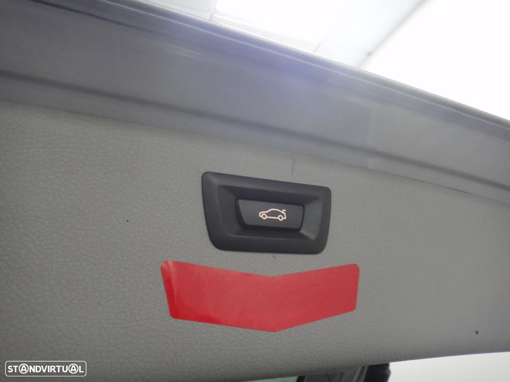 BMW 318 d Auto Exclusive - 16