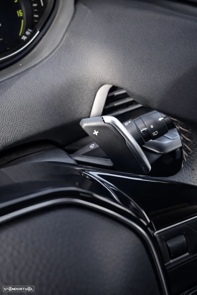 Peugeot 3008 1.6 Hybrid GT e-EAT8 - 11
