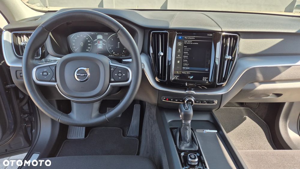 Volvo XC 60 D4 Momentum Pro - 22