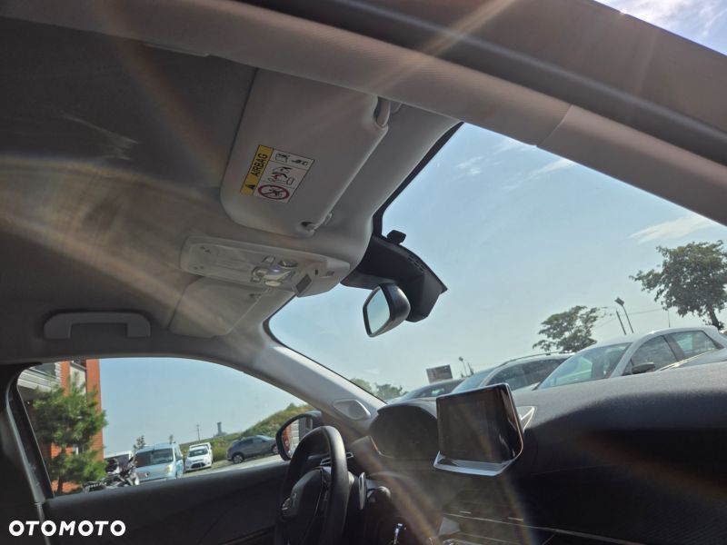 Peugeot 2008 BlueHDi 130 Allure S&S EAT8 - 31