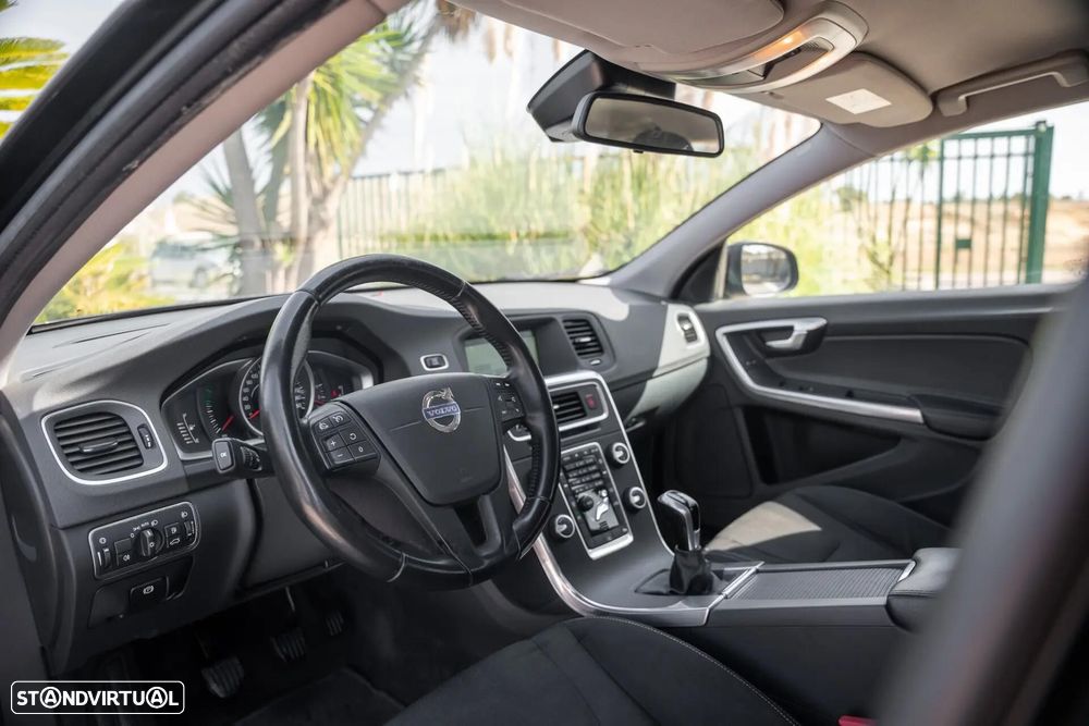 Volvo V60 2.0 D2 Momentum - 15