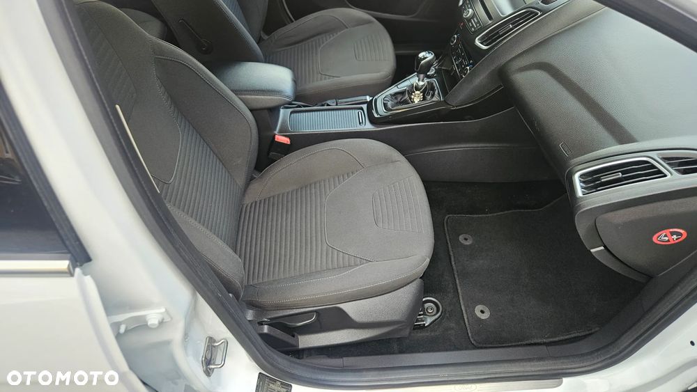 Ford Focus 1.0 EcoBoost Titanium - 12