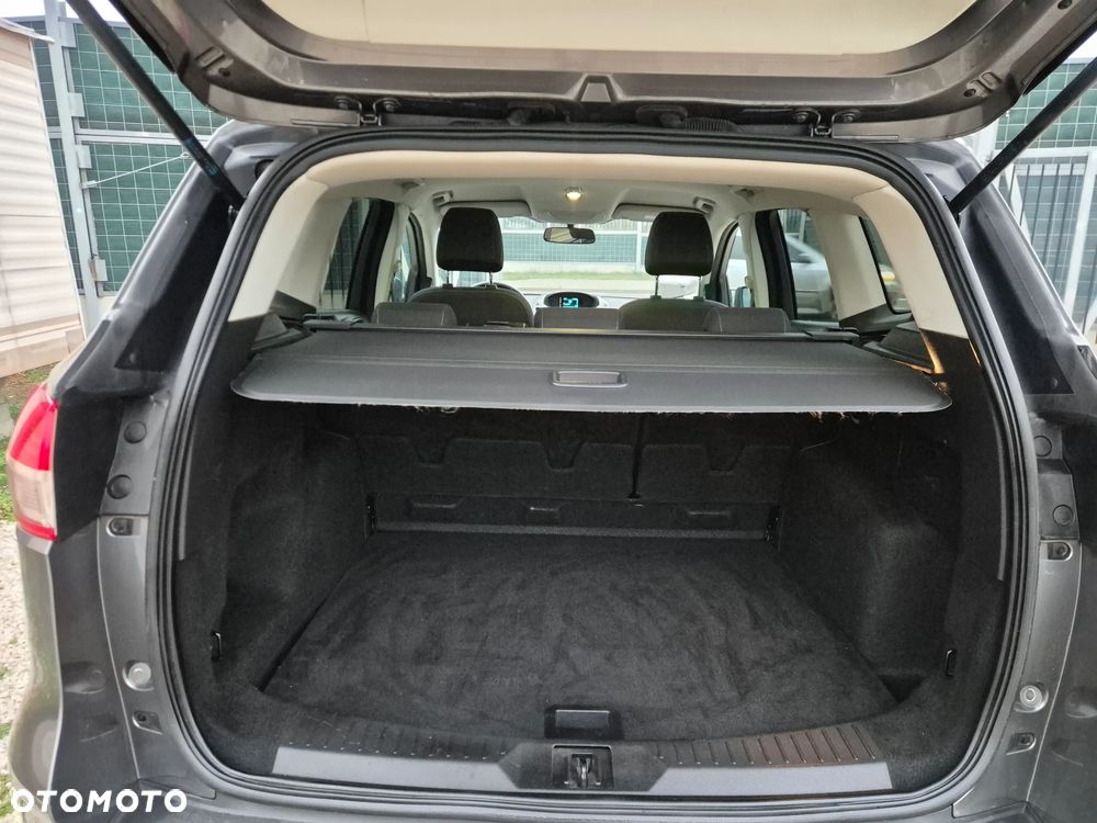Ford Kuga 2.0 TDCi 2x4 Titanium - 16