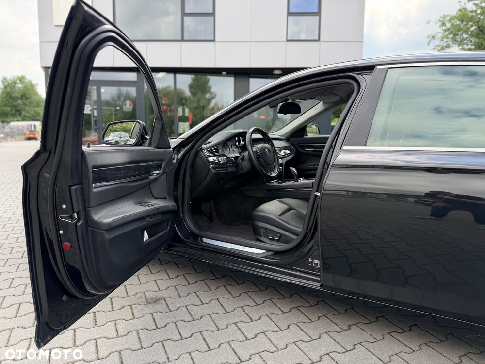 BMW Seria 7 750i - 14