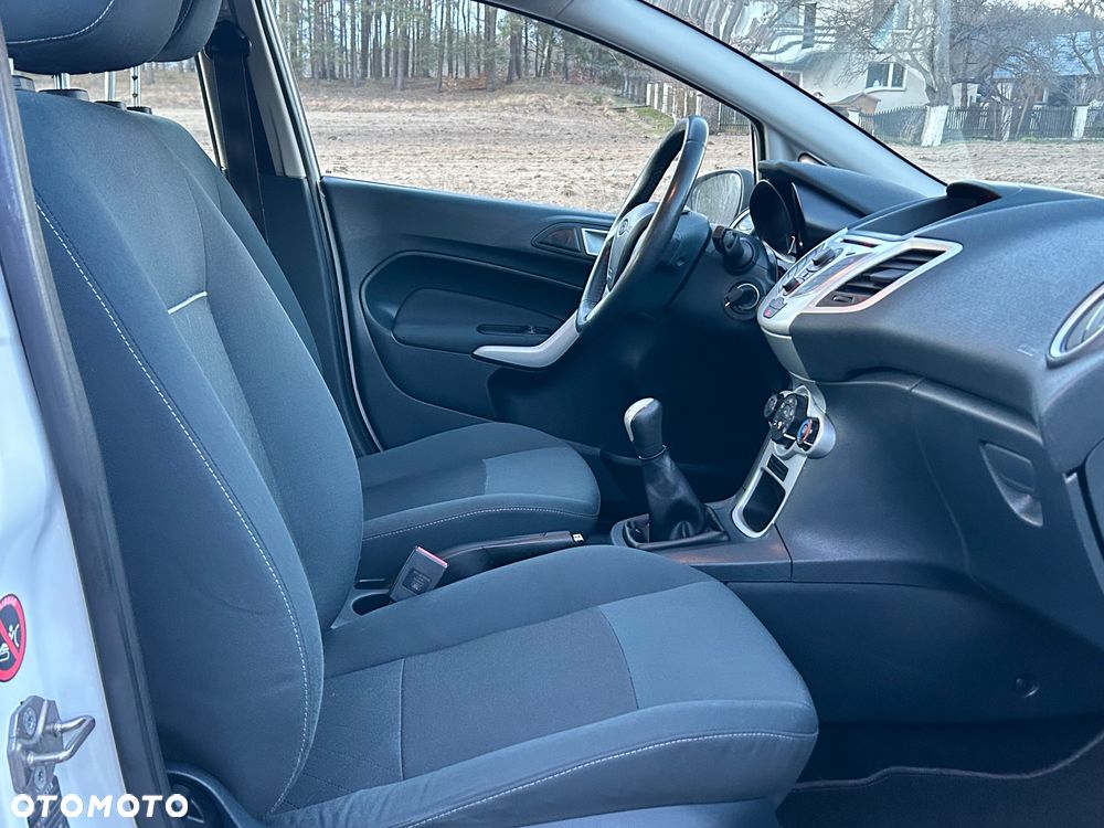 Ford Fiesta 1.25 Celebration - 28