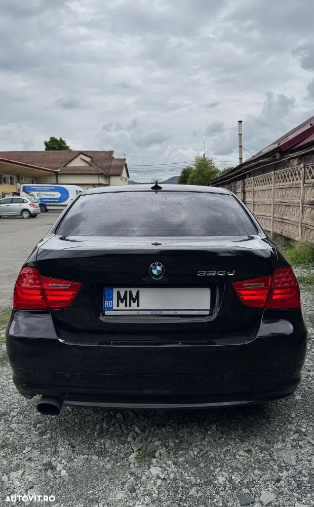 BMW Seria 3 320d EfficientDynamics Edition - 8