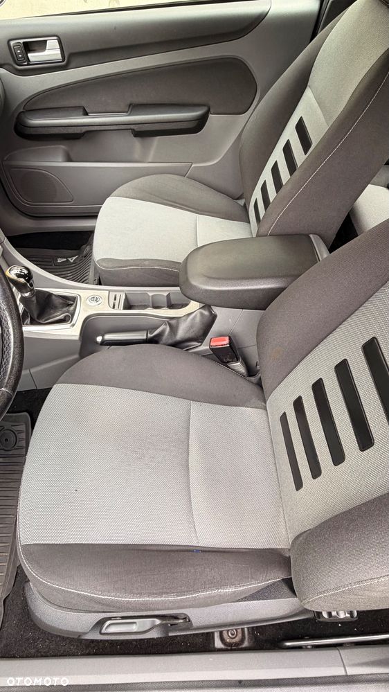 Ford Focus 1.6 16V Style+ - 11