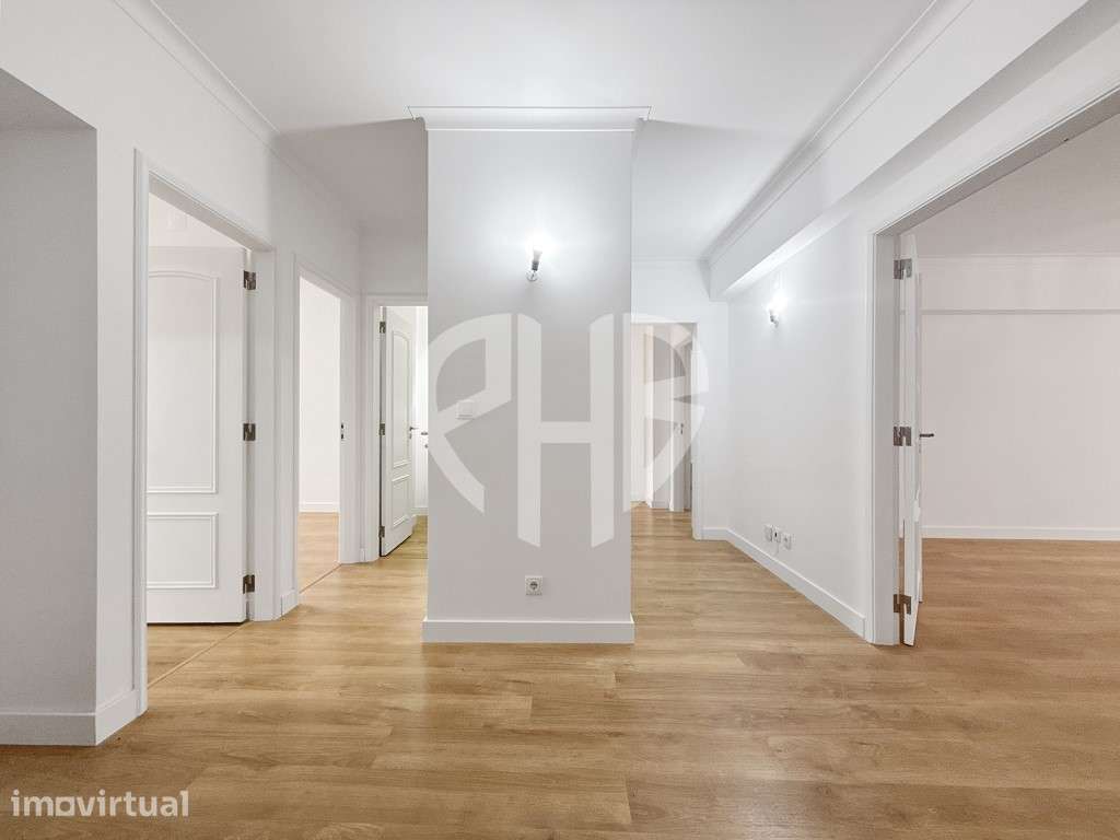 Apartamento T3 Totalmente Remodelado // Estrada da Luz - Grande imagem: 3/36