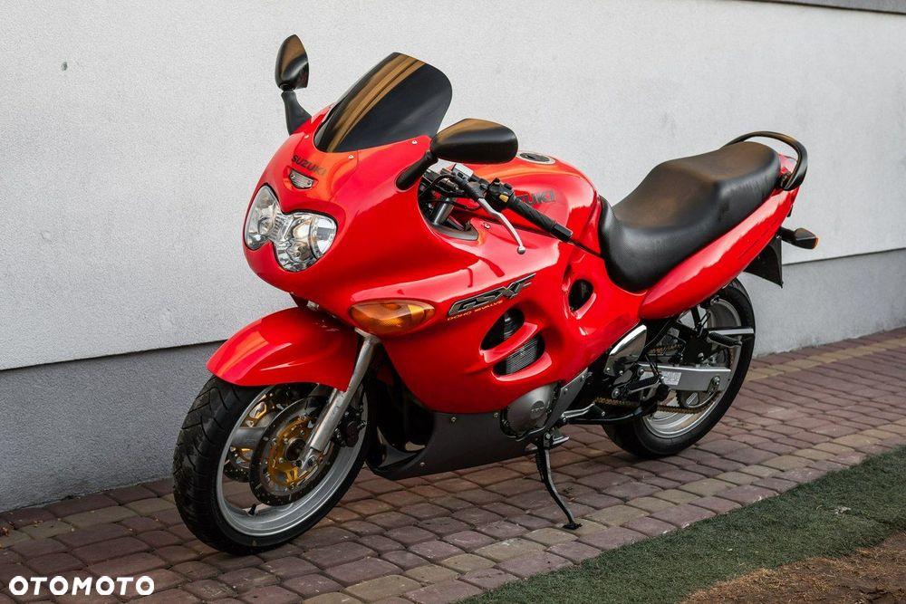 Suzuki GSX - 6
