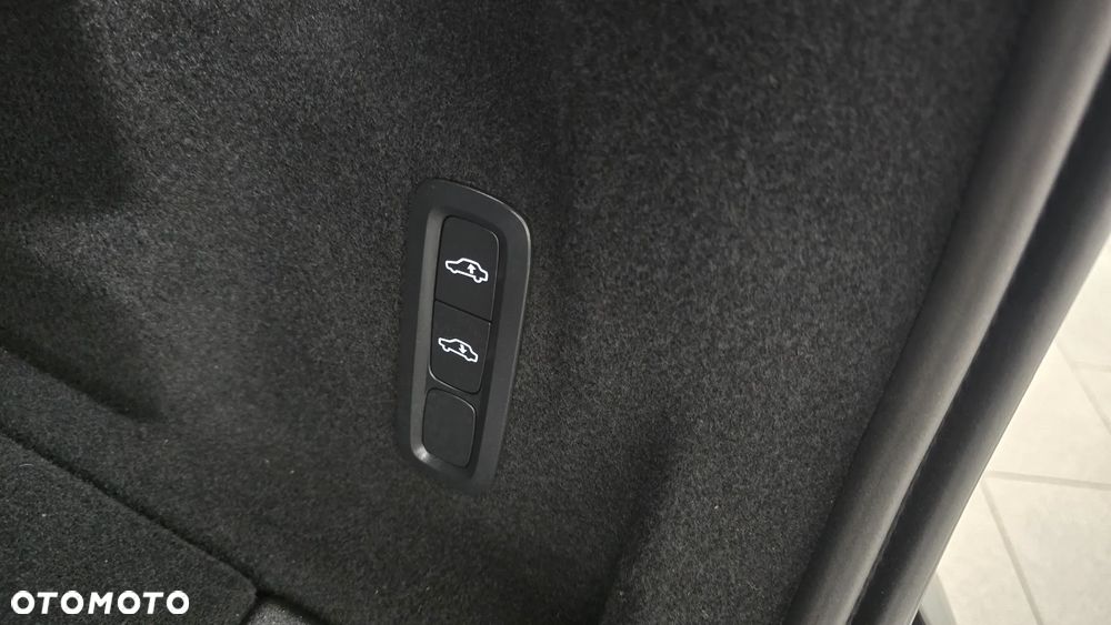 Volvo XC 60 B5 B AWD Ultimate Black Edition - 12