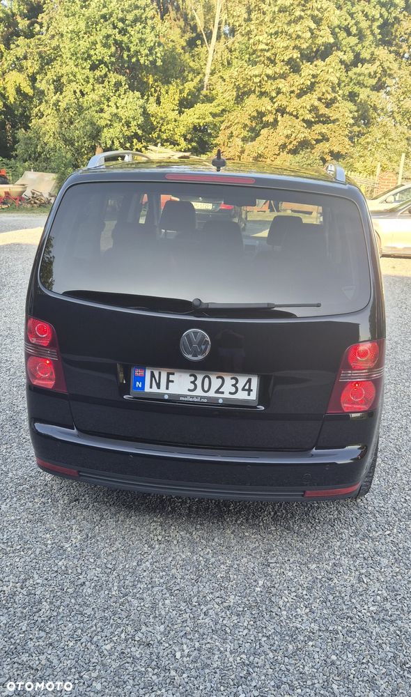 Volkswagen Touran - 4