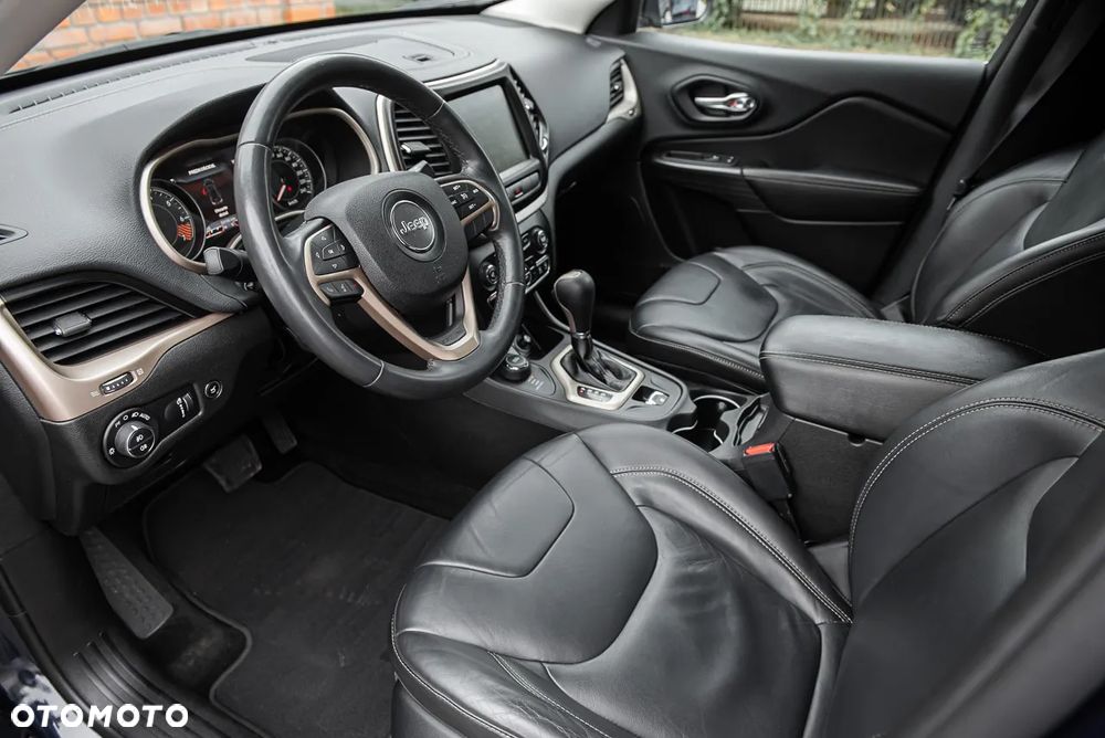 Jeep Cherokee - 12