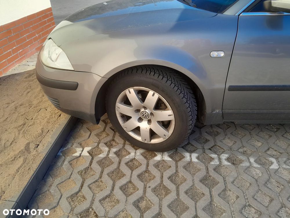 błotnik VW Passat b5 FL LC7V - 1