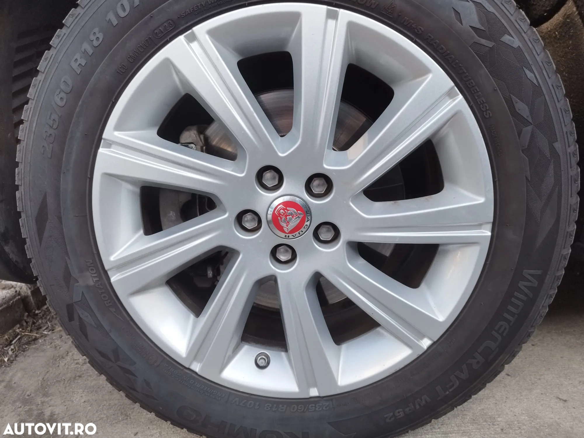 Jaguar E-Pace D150 AWD Aut. R-Dynamic S - 12