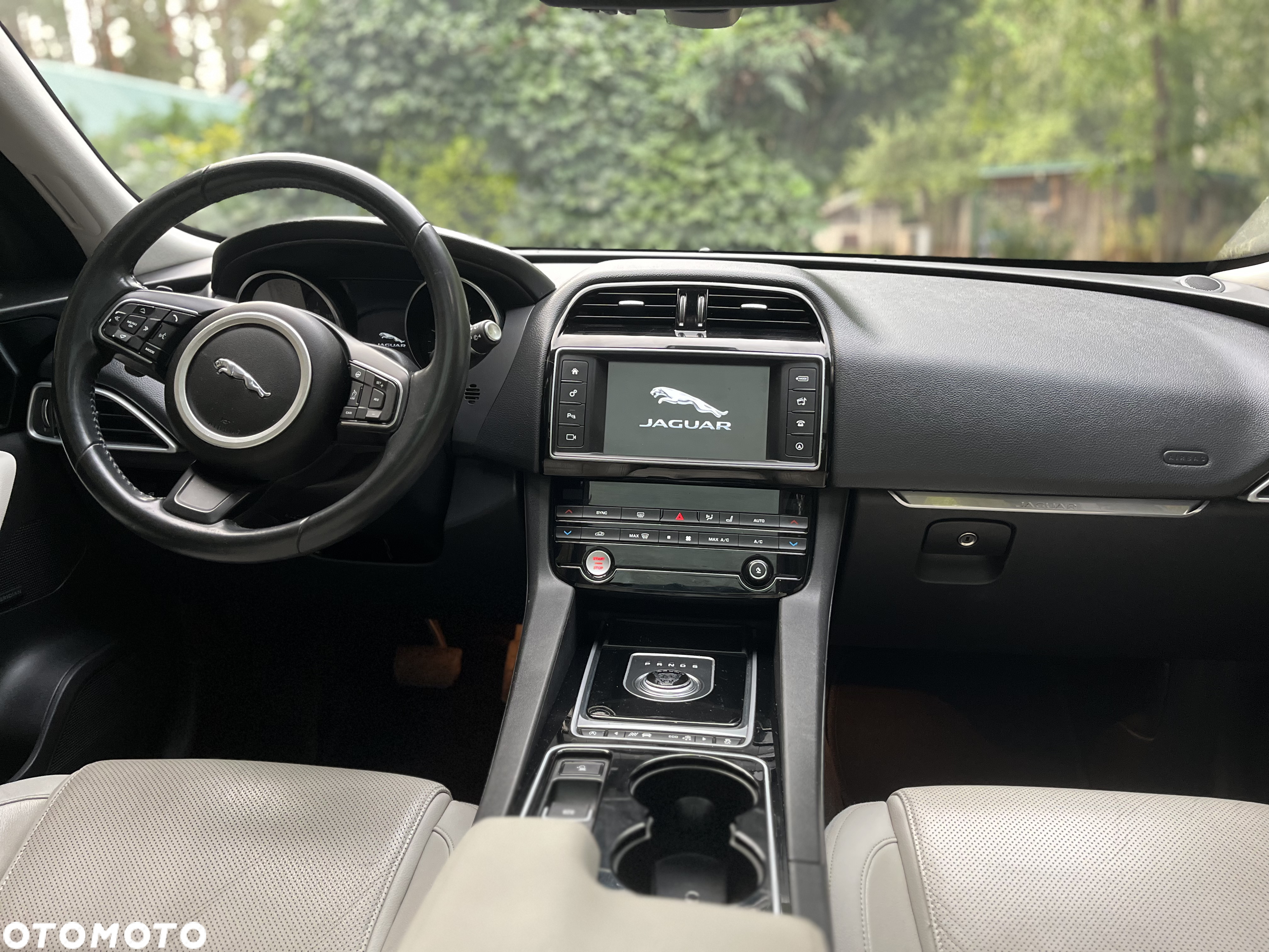 Jaguar F-Pace 35t AWD Prestige - 11