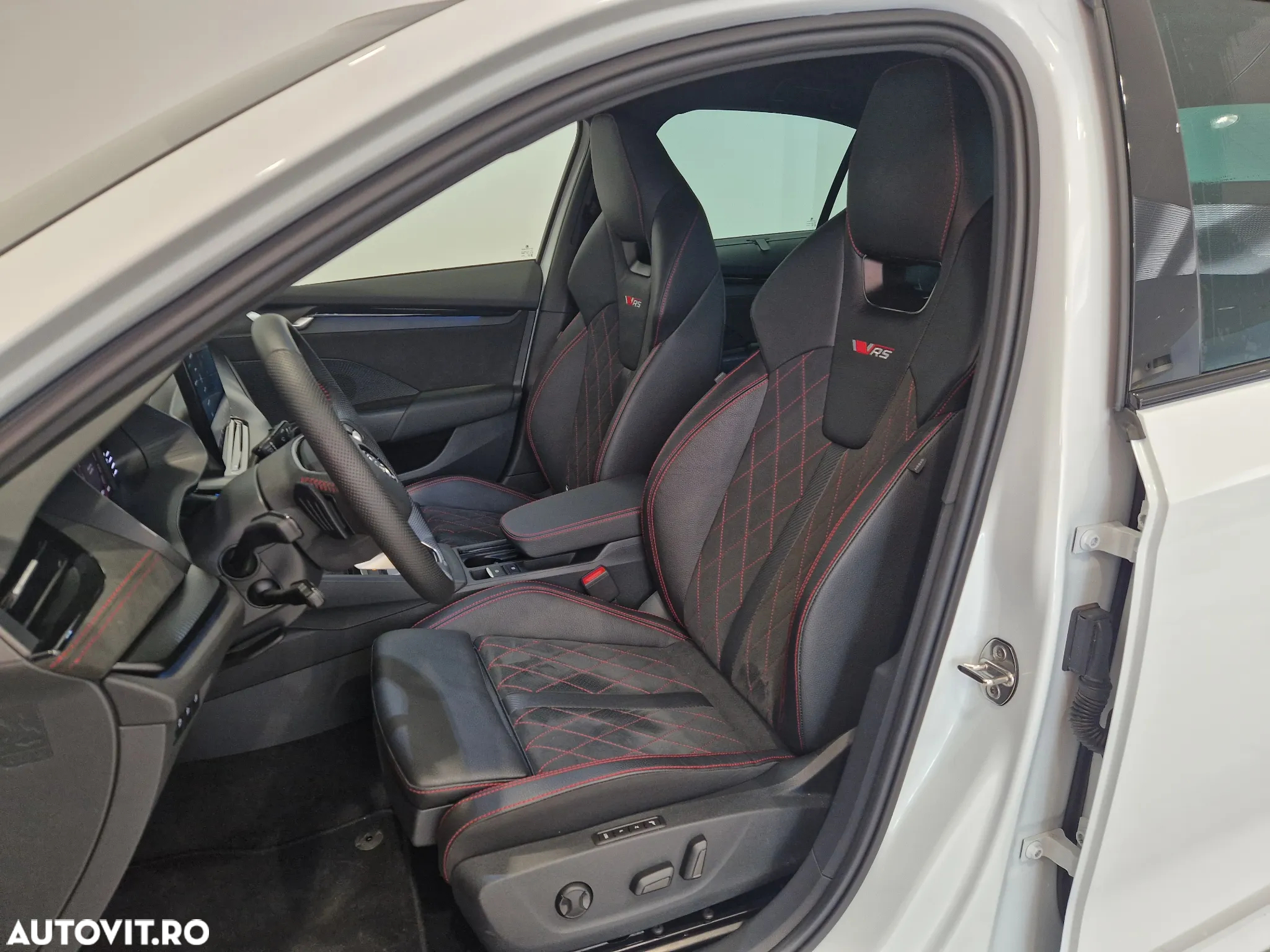 Skoda Octavia 2.0 TSI 265 CP DSG RS - 11