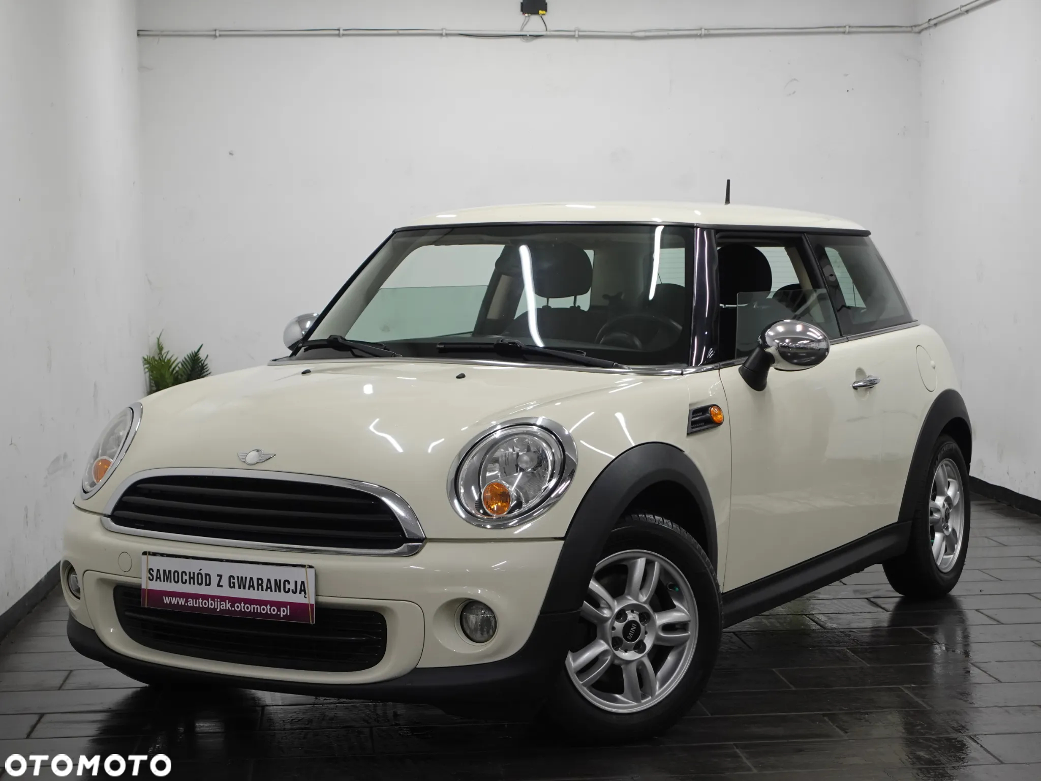MINI ONE Standard - 16