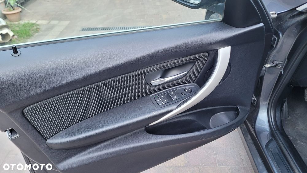 BMW Seria 3 320d Edition M Sport Shadow - 34