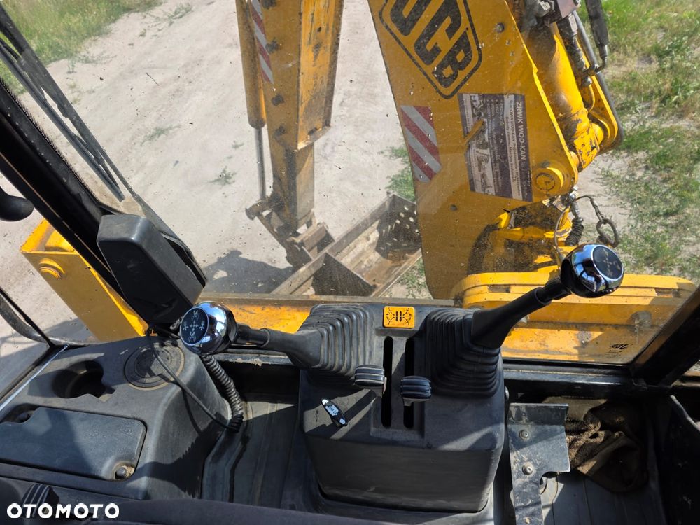 JCB 2CX - 7