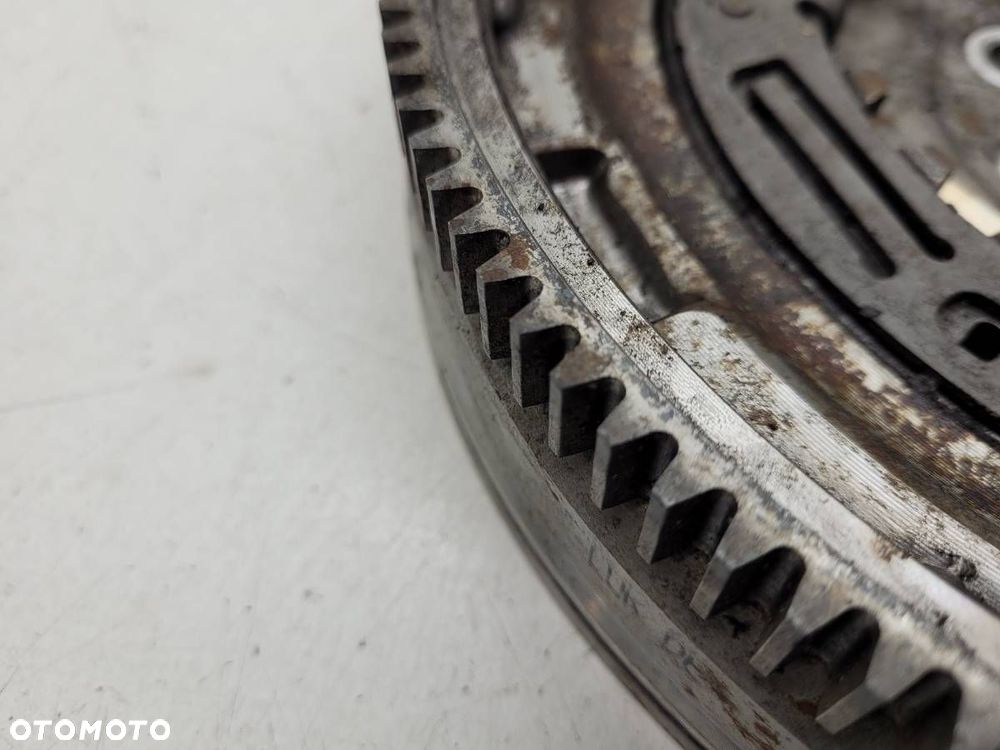 KOŁO ZAMACHOWE DWUMASOWE DWUMAS 1.5 TSI SKODA OCTAVIA IV 04E105266AM - 3