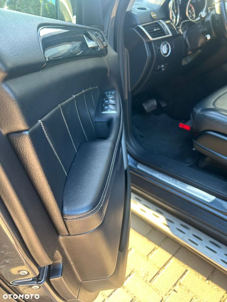 Mercedes-Benz GL - 13