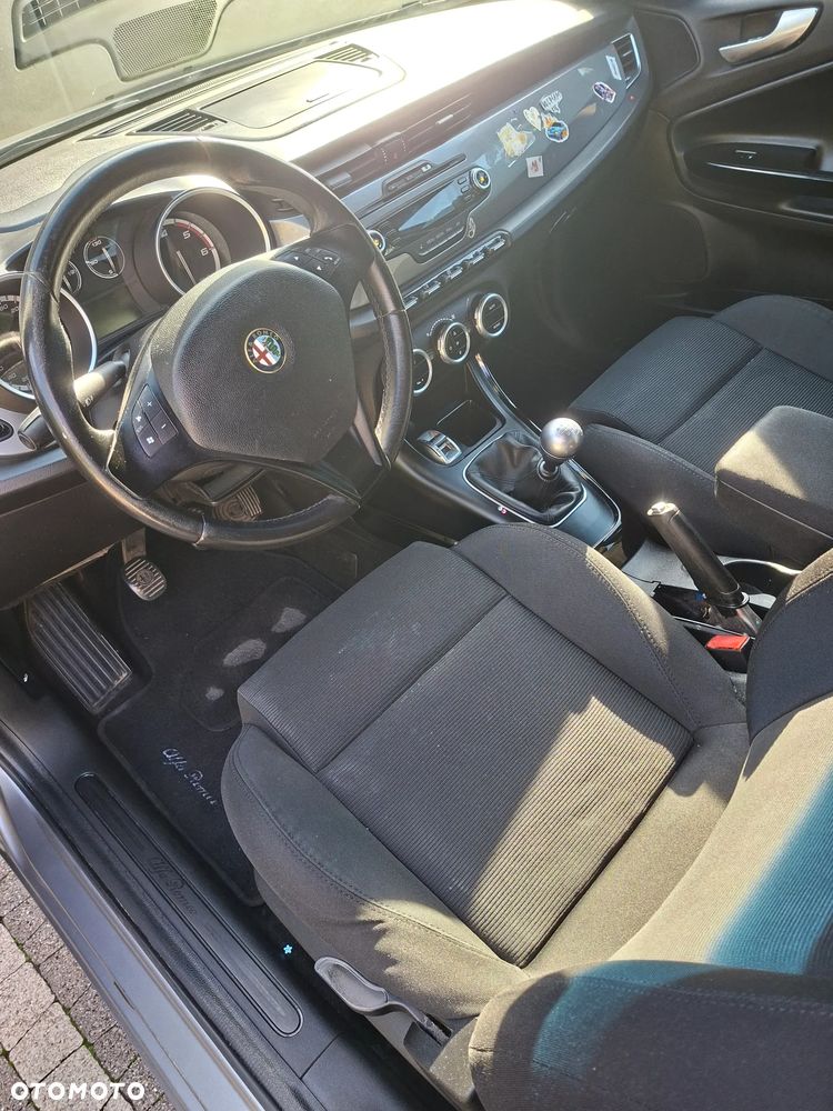 Alfa Romeo Giulietta 2012 photo 5