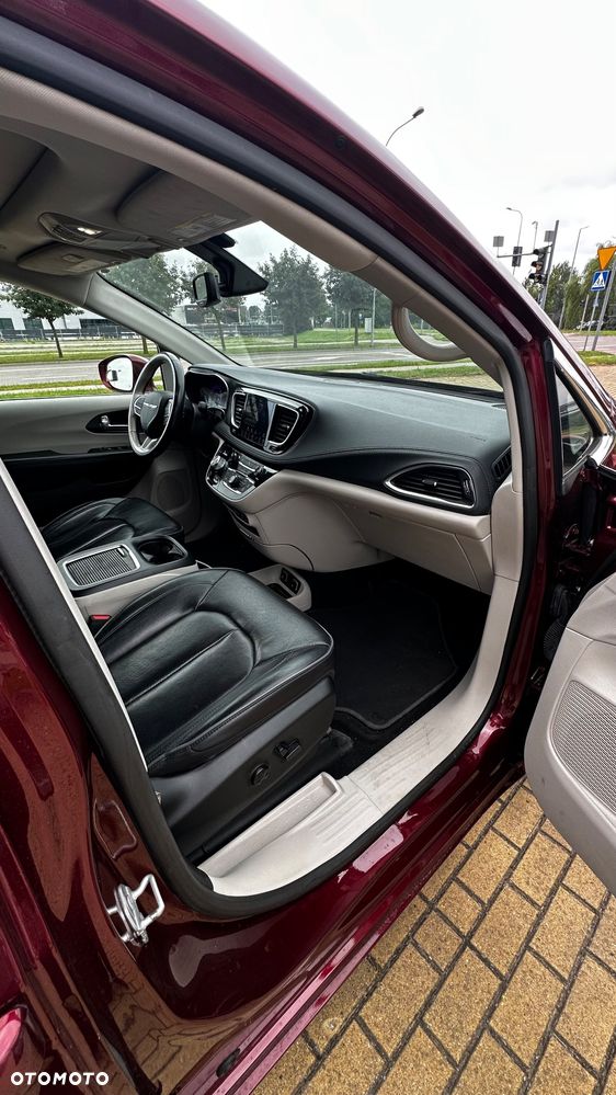 Chrysler Pacifica - 24
