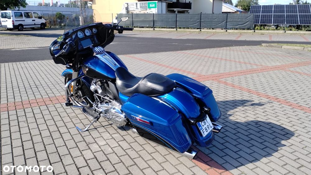 Harley-Davidson CVO Street Glide - 16