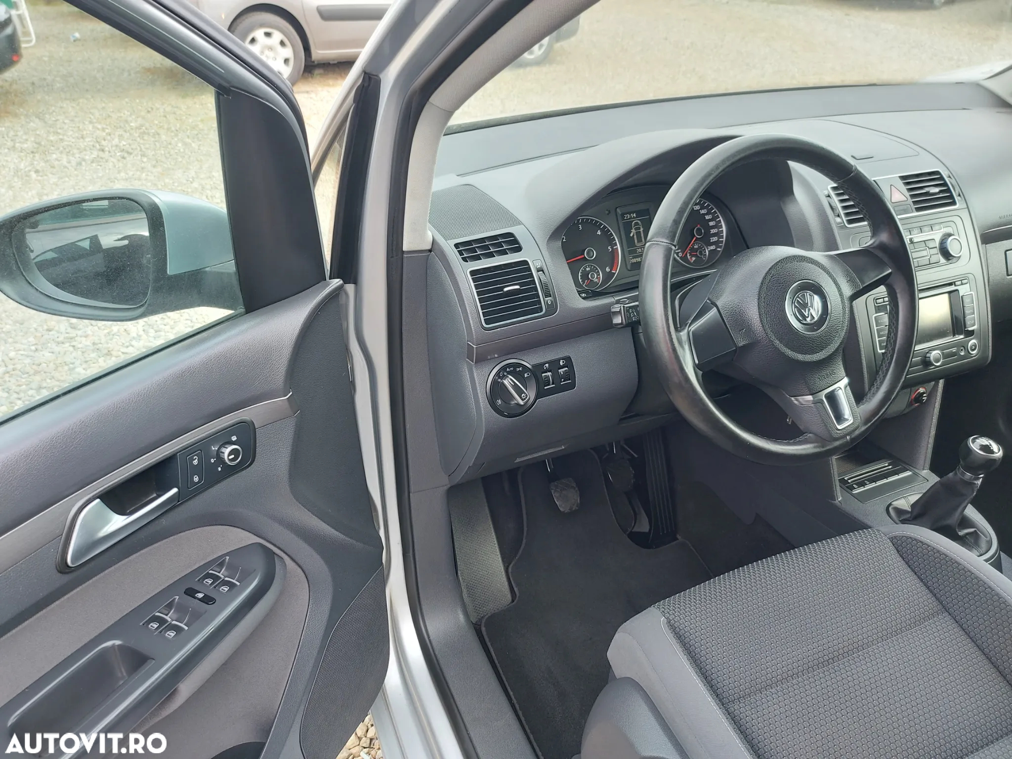 Volkswagen Touran - 14