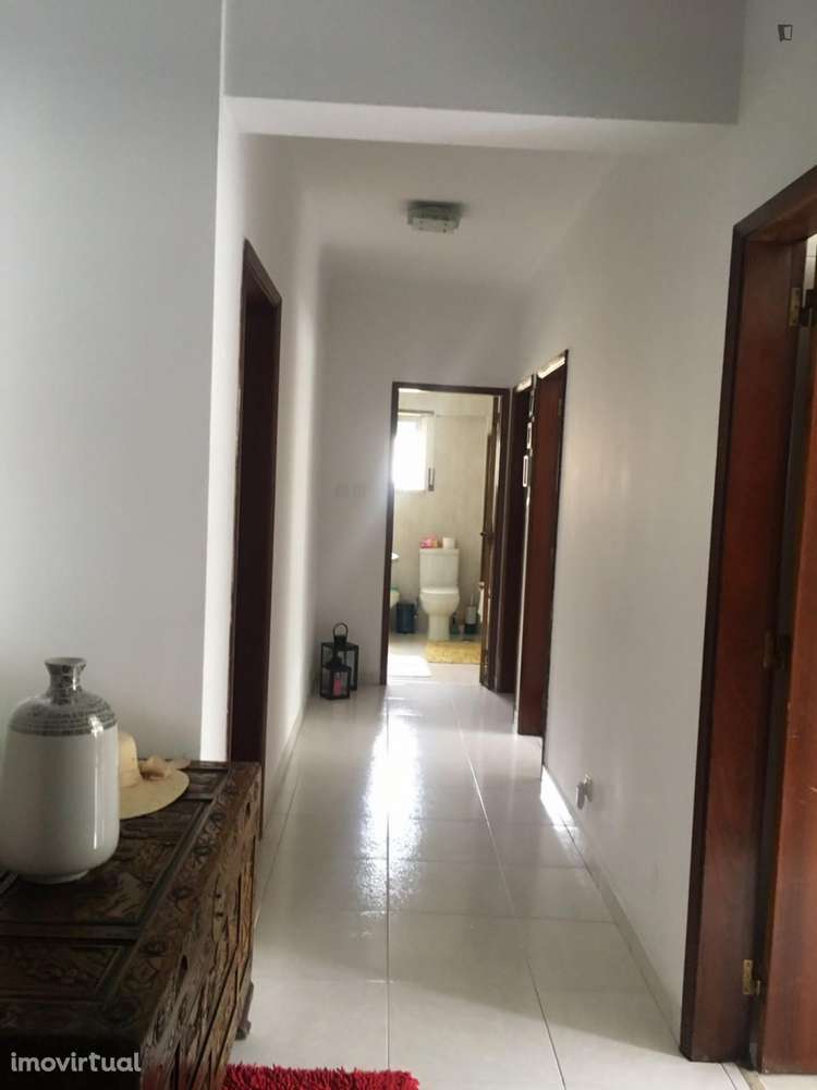 Quarto - localizado em Lisbon - Grande imagem: 5/7