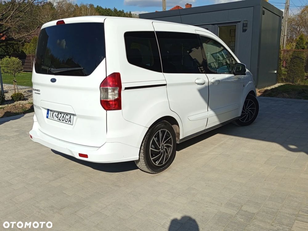 Ford Tourneo Courier - 11